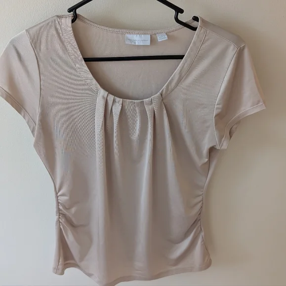 New York & Company Women's champagne color stretch short sleeve top. Size small - Picture 1 of 8
